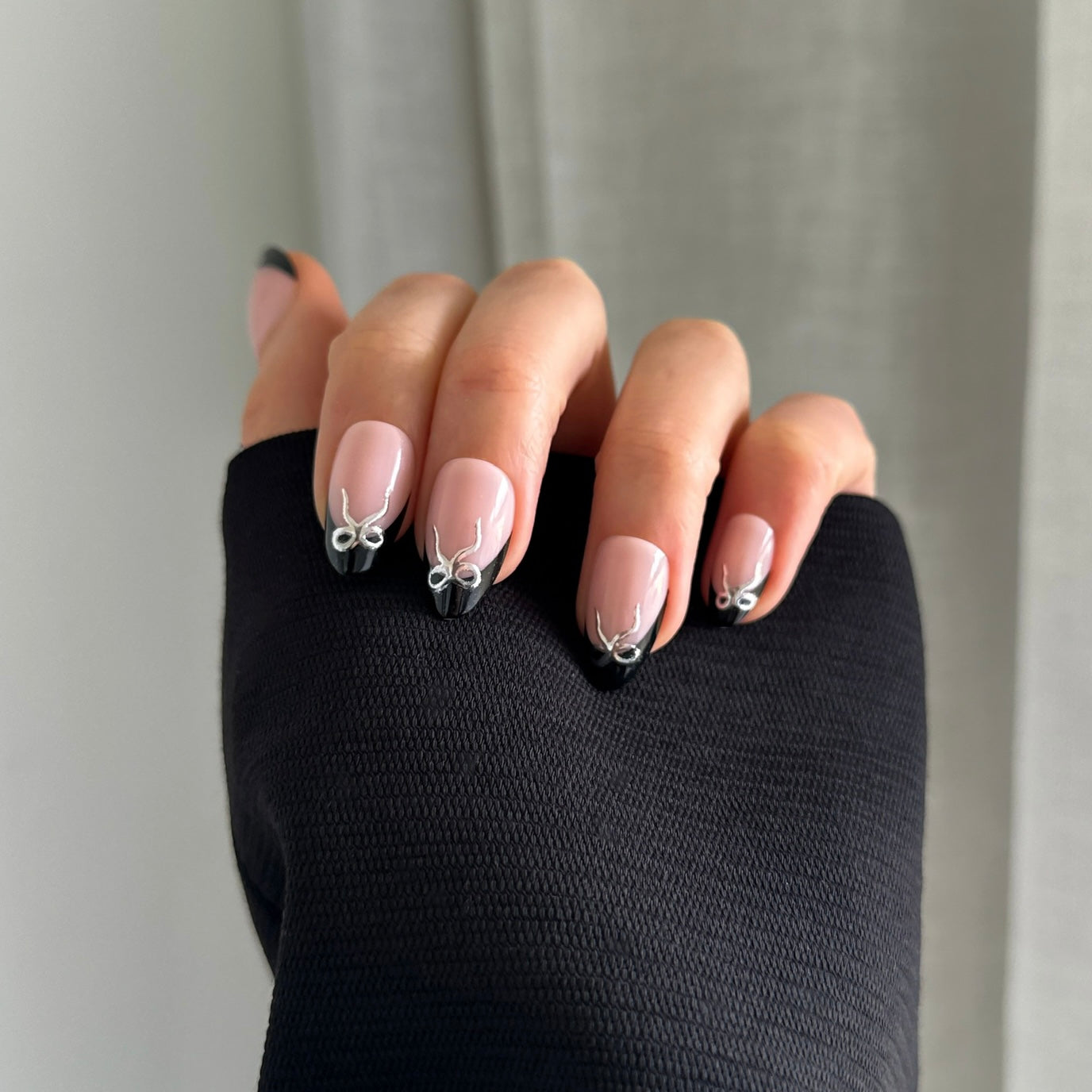 Black Tip Bow (gel)