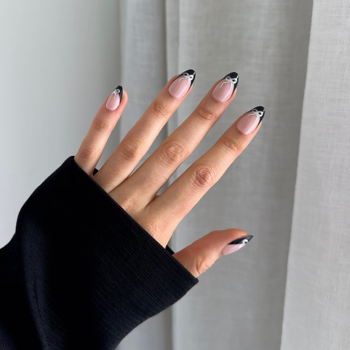 Black Tip Bow (gel)