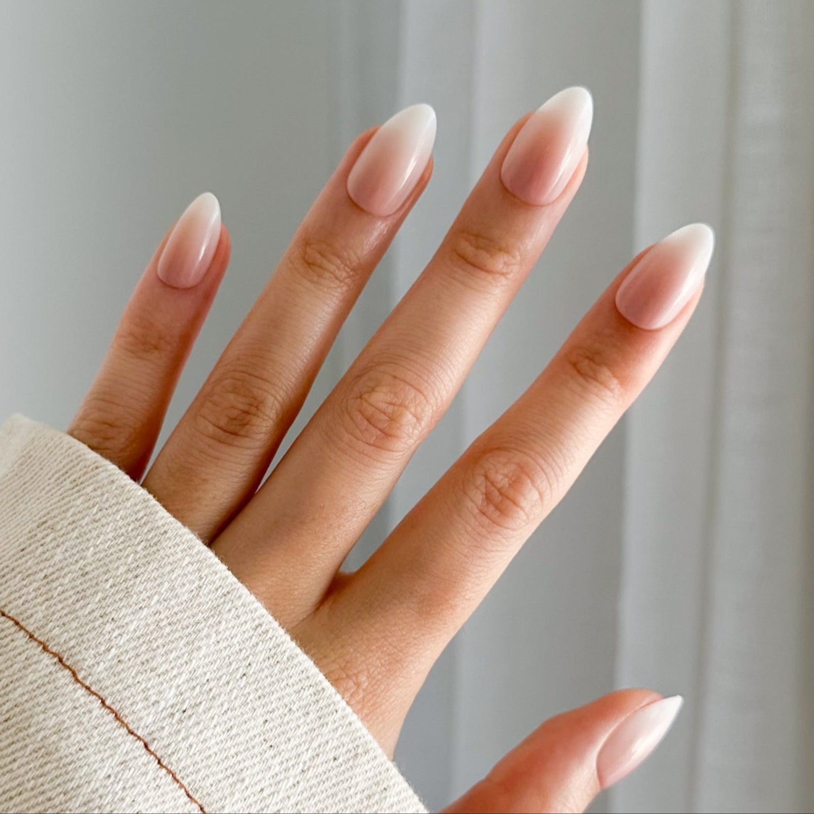 Almond ombre press on nails