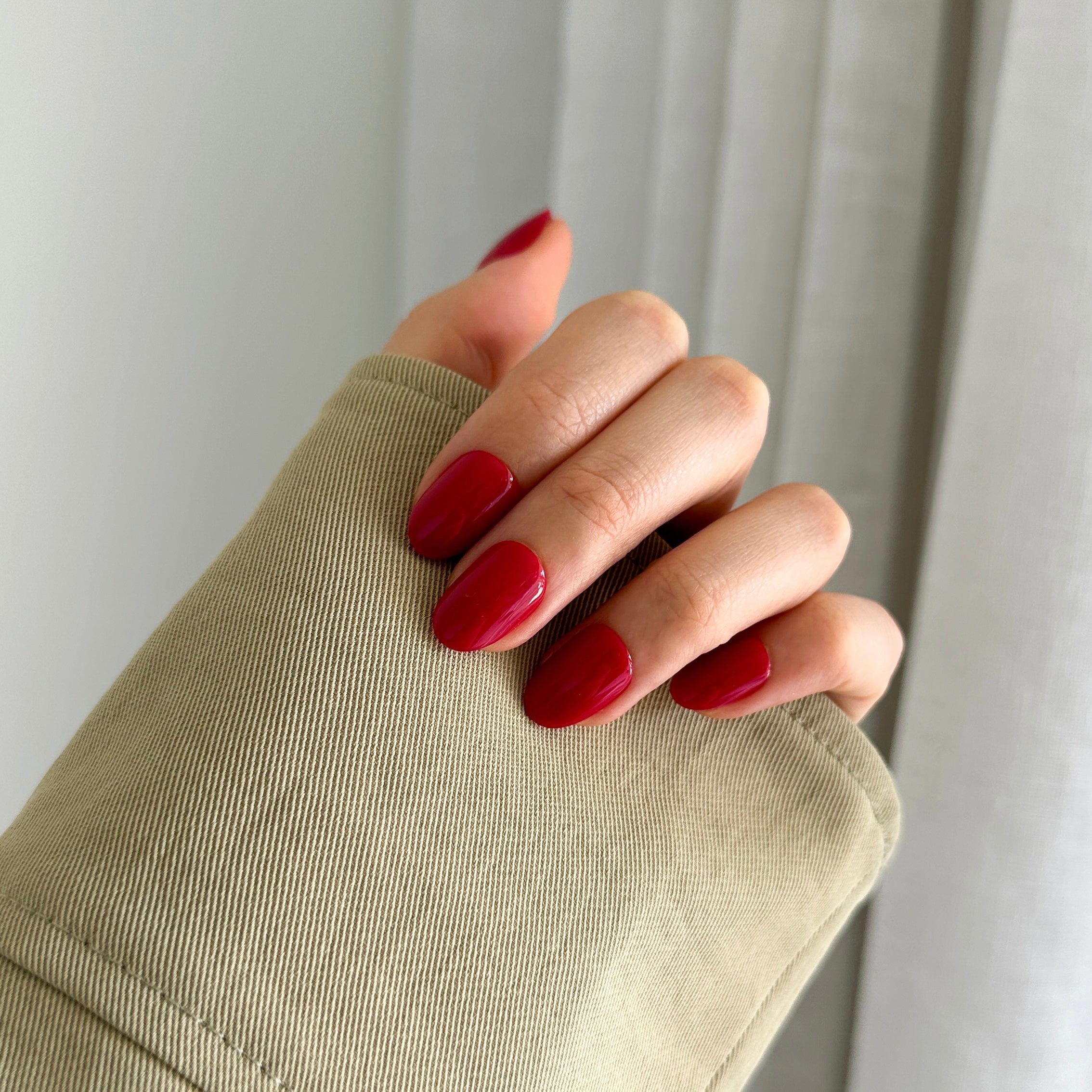 Short press on nails colour red